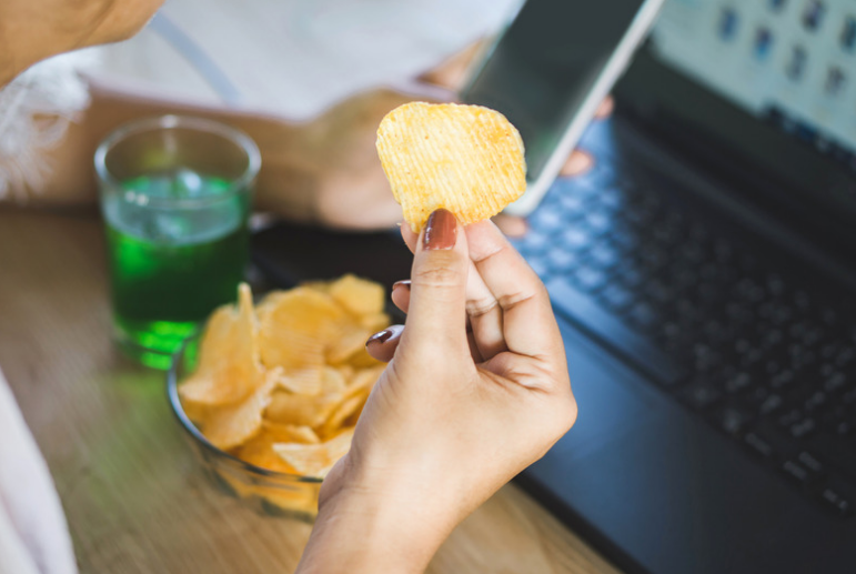 4 Mindless Habits That Are Hurting Your Weight Loss