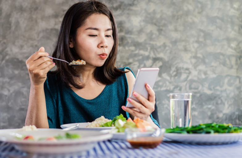 Is Distraction Sabotaging Your Weight Loss?