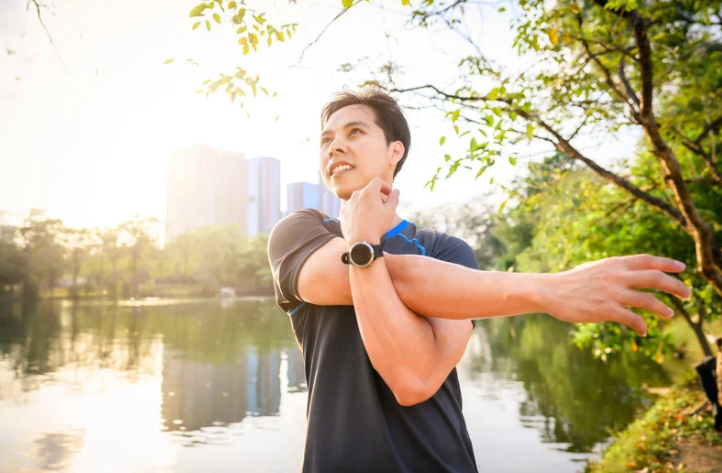 Simple Stretches to Soothe Sore Shoulders