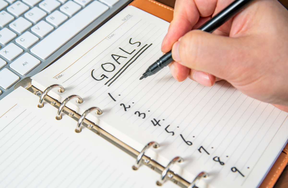 The Importance of Writing Personal Goals Every Week 